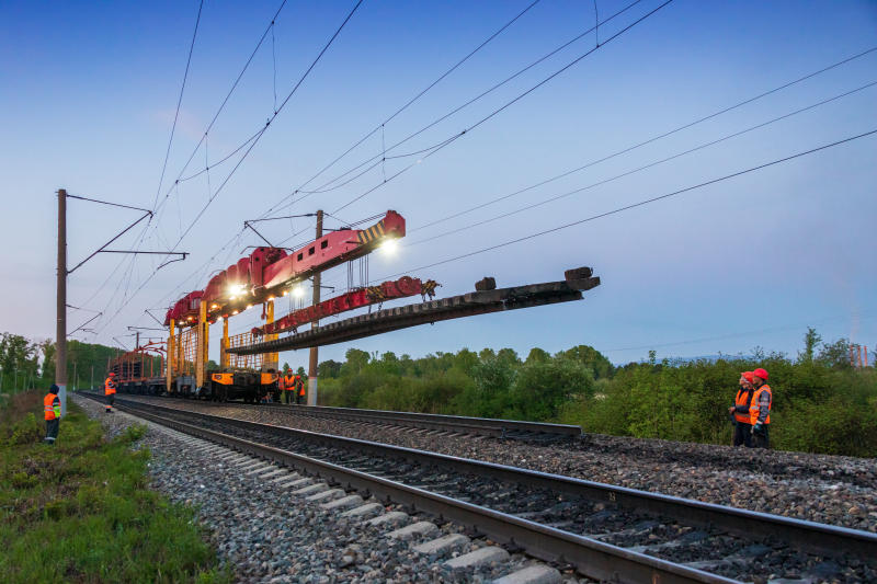Поезда идут на восток, или Дальневосточный федеральный округ как один из двух ключевых приоритетов России XXI века